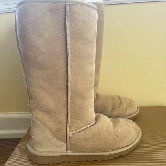 Tall UGG boots - Picture 4 of 8